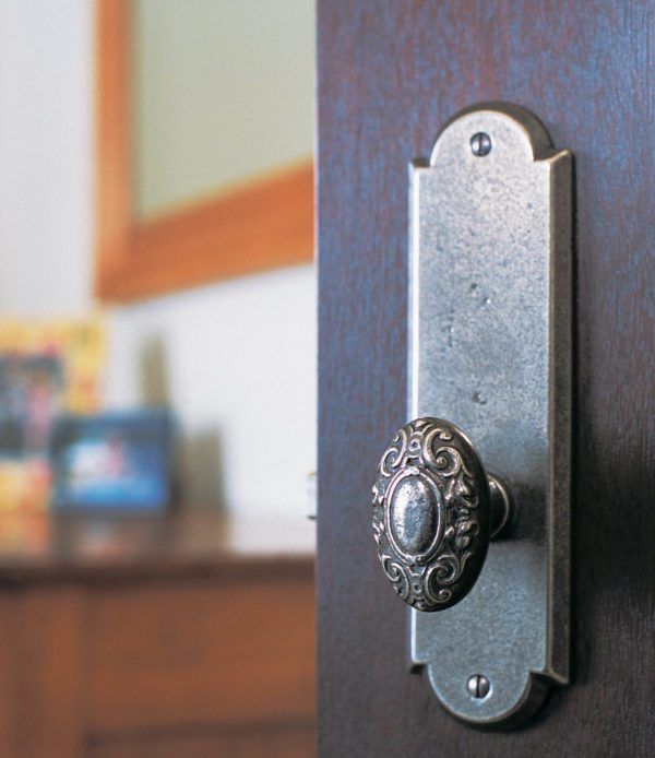 Acanthus Door Knob 1 1/2" x 2 1/2" 2